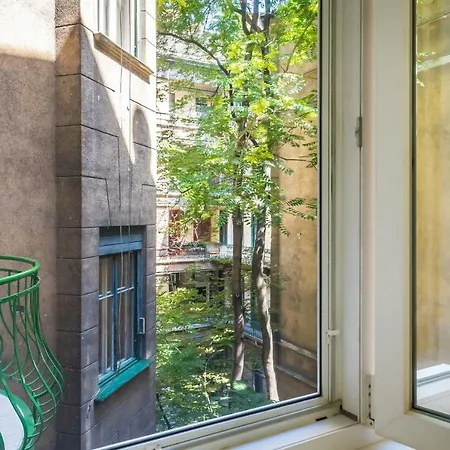 Apartment Rakoczi61 With Sauna